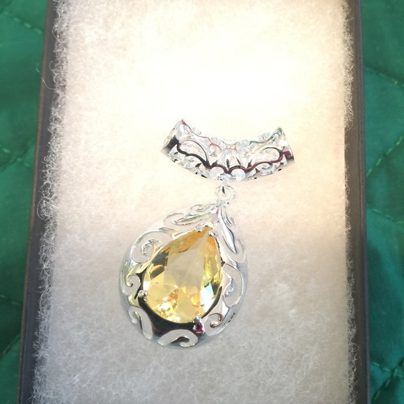 COPY - Gorgeous Pendant - Picture 3 of 4